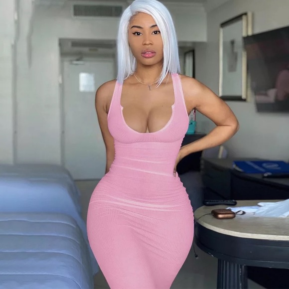 Long fitted Maxi Dress - Picture 10 of 15